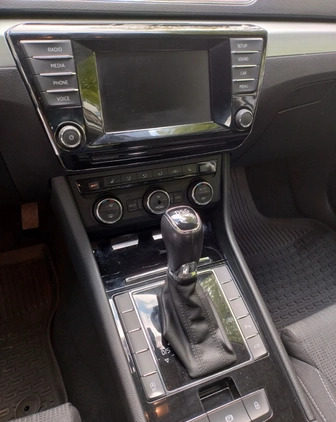 Skoda Superb cena 64000 przebieg: 186000, rok produkcji 2016 z Warszawa małe 106